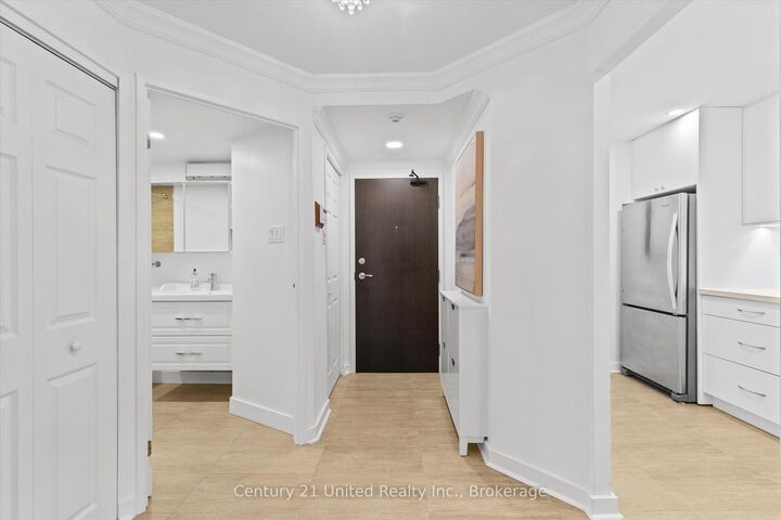 Property Photo:  60 Homewood Avenue 504  ON M4Y 2X4 