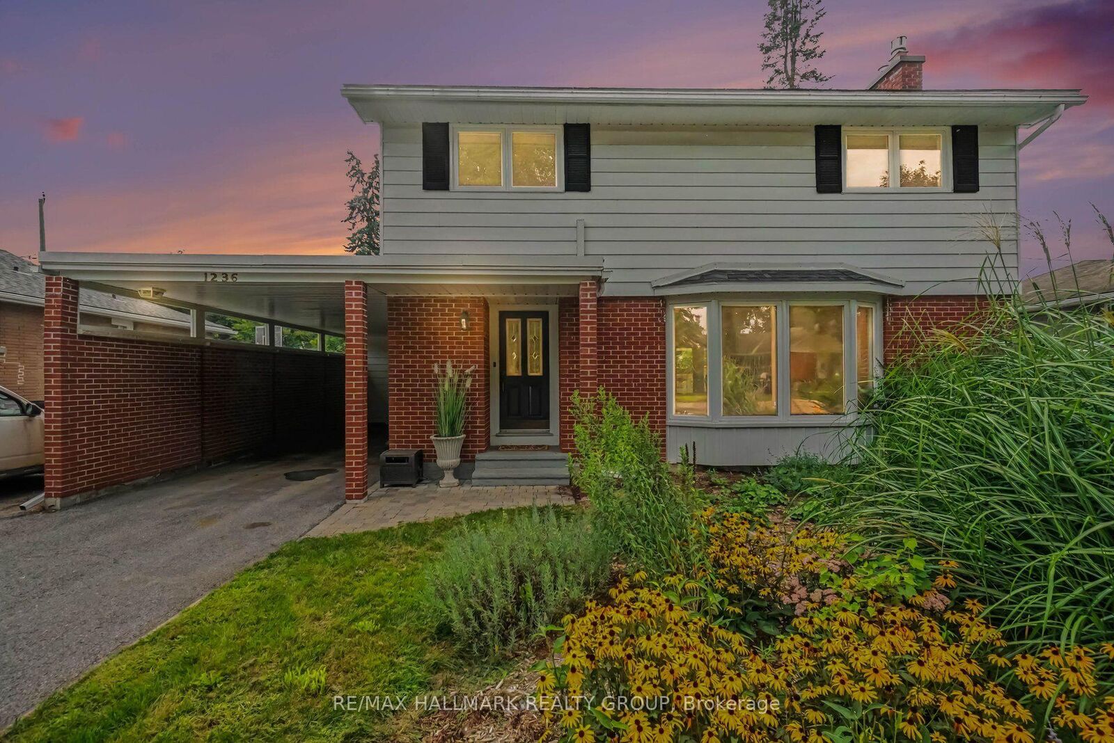 Property Photo:  1236 Amesbrooke Drive  ON K2C 2E6 