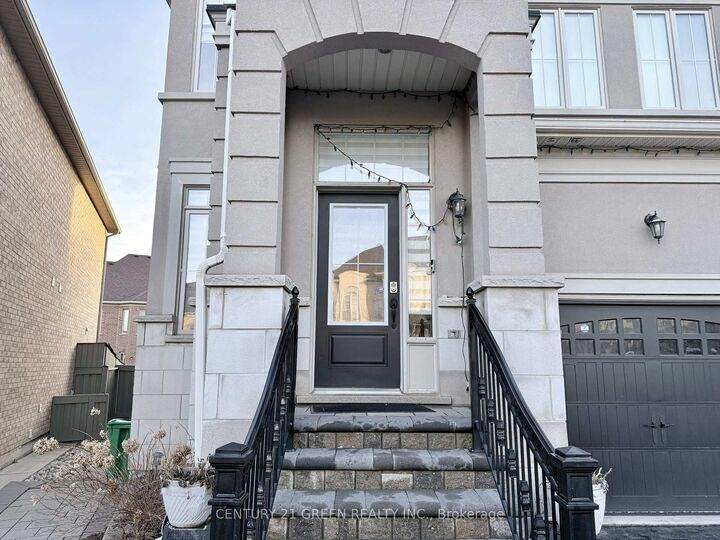 Property Photo:  43 Black Diamond Crescent Upper  ON L6X 1A2 