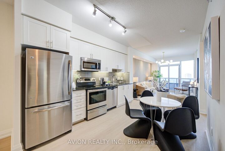 Property Photo: 7171 Yonge Street 2409 ON L3T 0C8