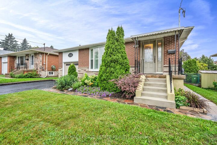 Property Photo:  252 Brimorton Road  ON M1H 2E1 