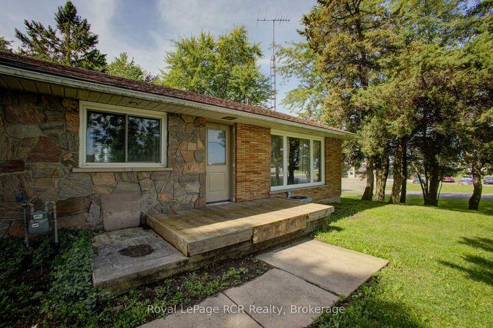 Property Photo:  441 Smith Street  ON N0G 1A0 