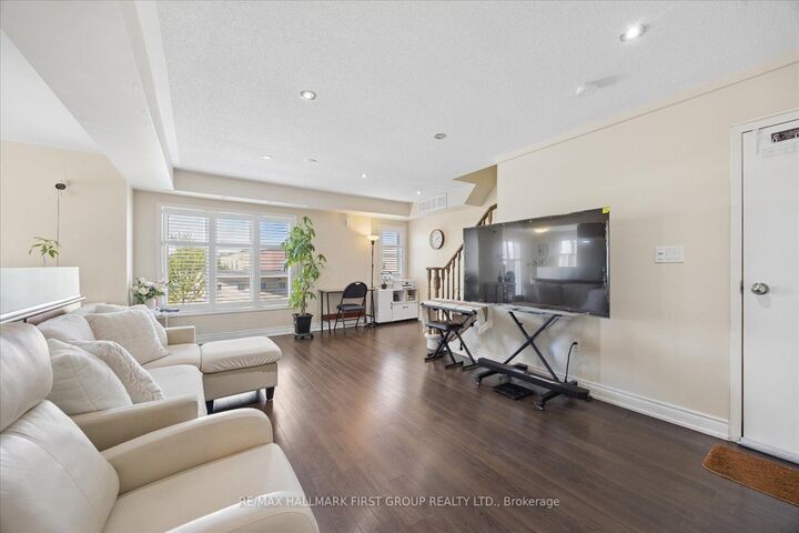 Property Photo:  2067 Bur Oak Avenue 3  ON L6E 0C6 