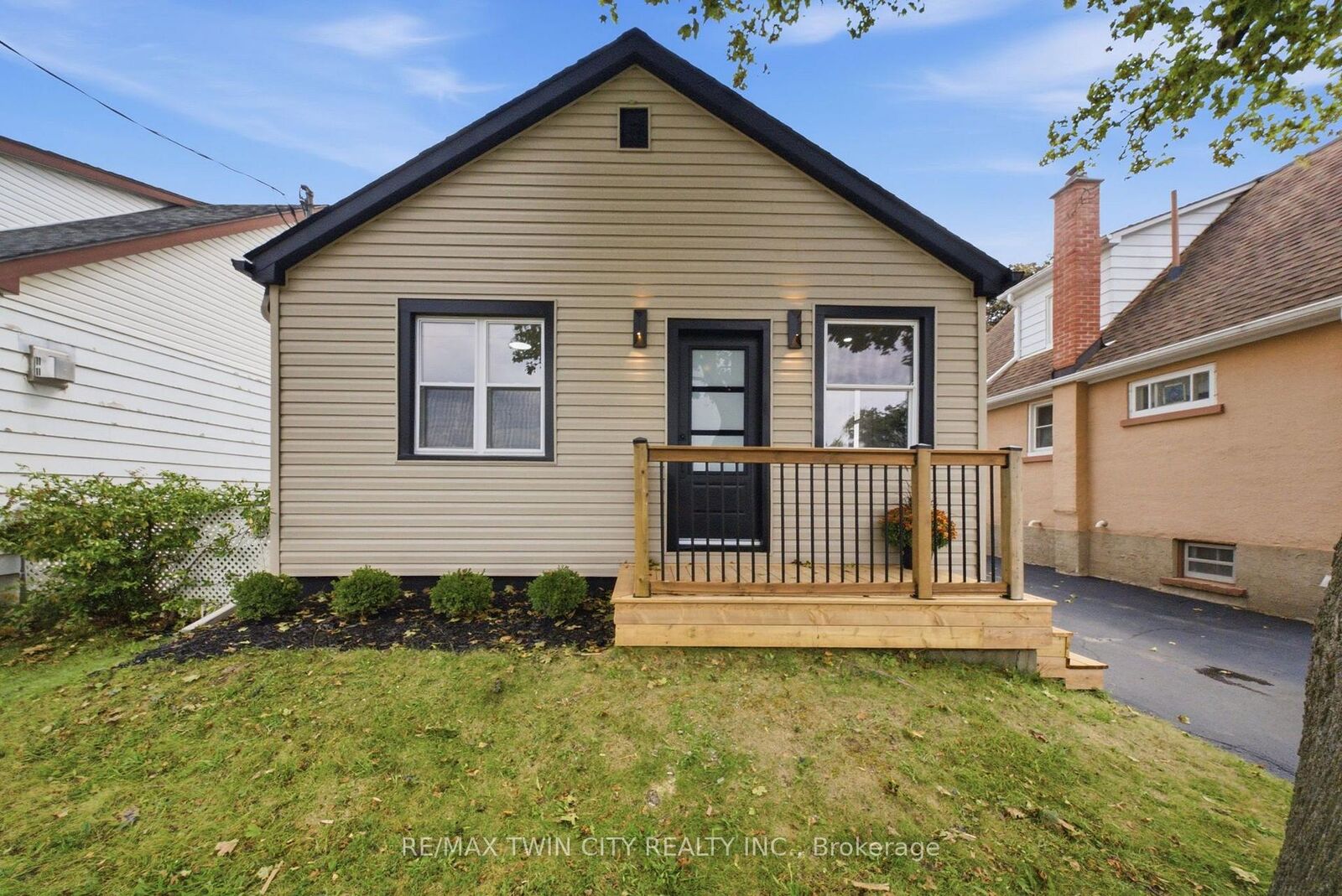 Property Photo:  77 Abigail Avenue  ON N3R 4S4 
