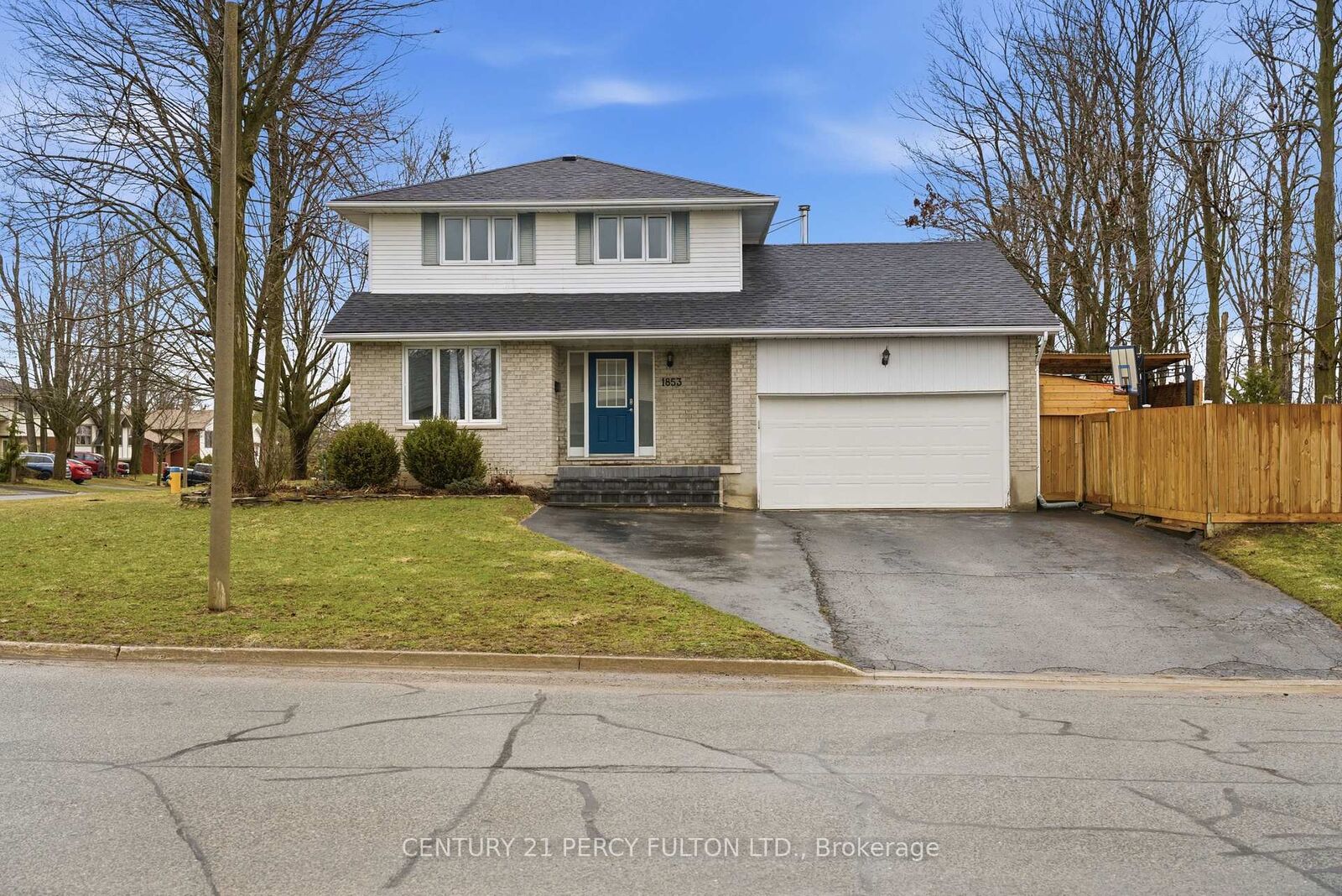 Property Photo:  1853 Mapleridge Drive  ON K9K 1R1 