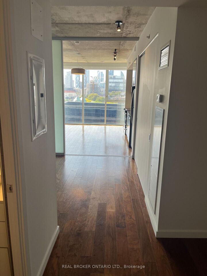Property Photo: 32 Trolley Crescent 915 ON M5A 0E8