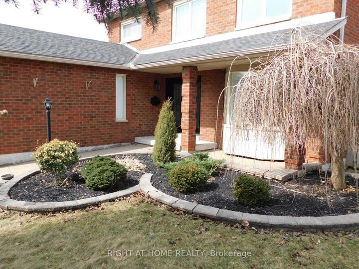 Property Photo:  128 William Stephenson Drive  ON L1N 8V1 