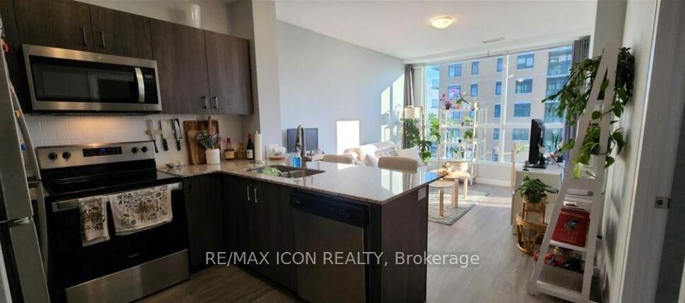 Property Photo:  104 Garment Street 1806  ON N2G 0C3 