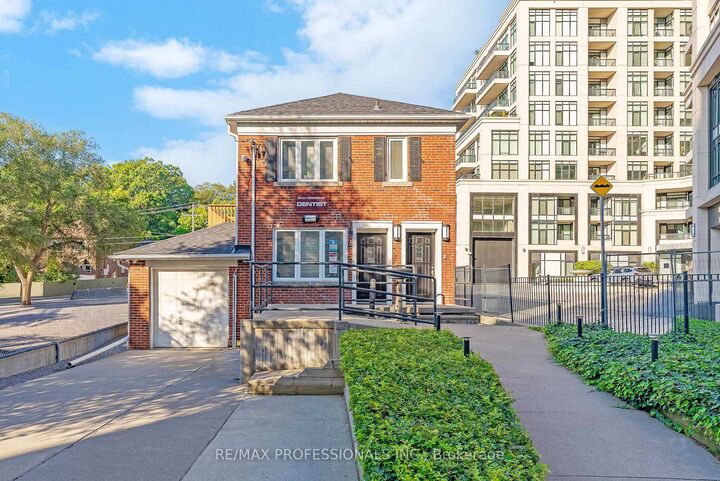 Property Photo:  5B Old Mill Drive Lower  ON M6S 4J7 