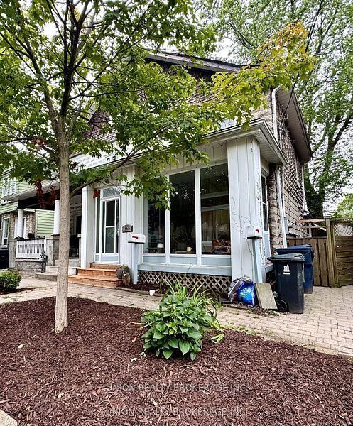 Property Photo:  368 Main Street Upper (Unit A)  ON M4C 4X8 