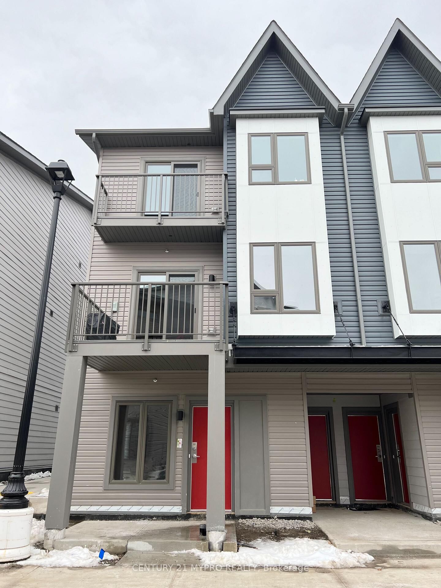 Property Photo:  2635 William Jackson Drive 601  ON L1X 0L2 