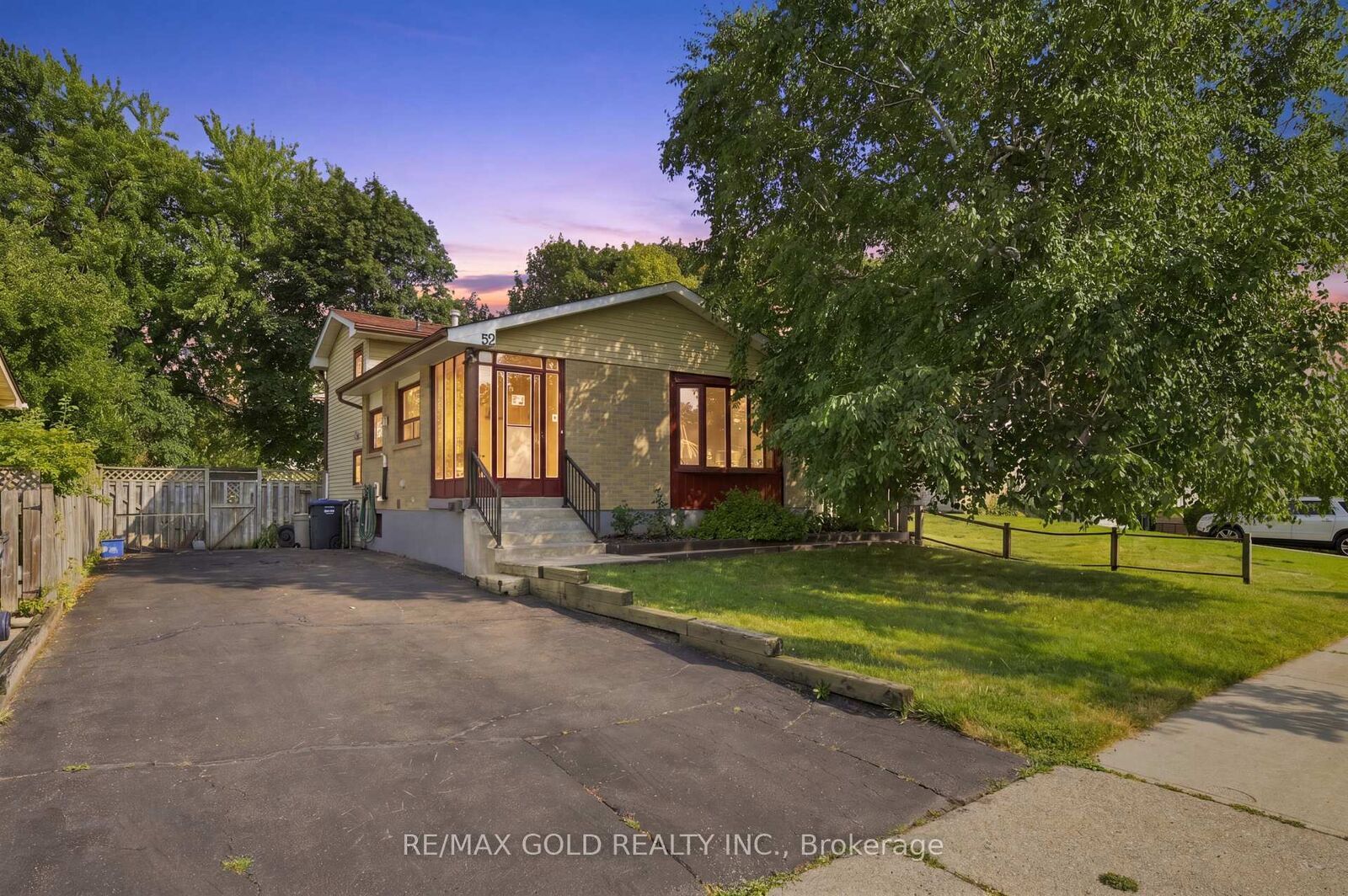 Property Photo:  52 Madoc Drive  ON L6V 1Z9 