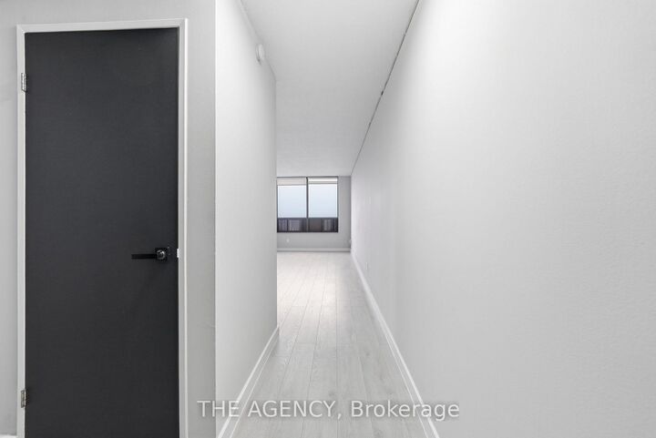 Property Photo:  2360 Dundas Street W 2808B  ON M6P 4B2 