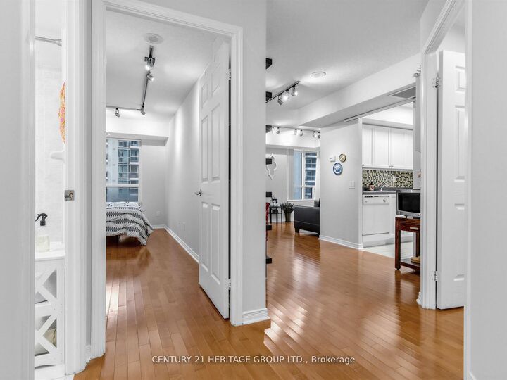 Property Photo: 155 Beecroft Road 815 ON M2N 7C6