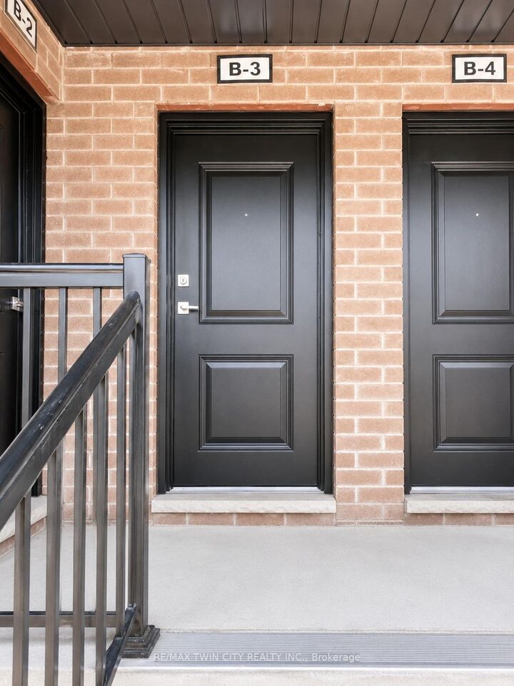 Property Photo:  1331 Countrystone Drive B3  ON N2N 3S4 