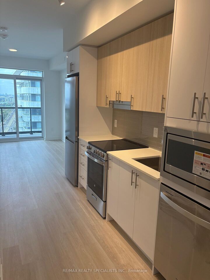 Property Photo:  5105 Hurontario Street 2609  ON L4Z 0C9 