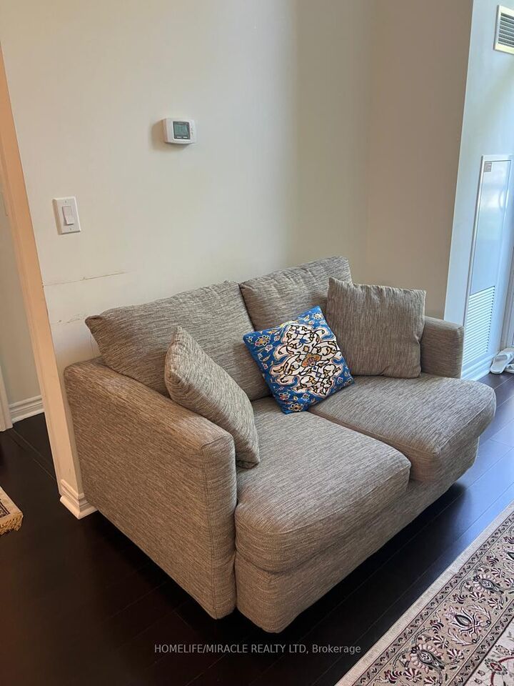 Property Photo:  35 Hollywood Avenue 102  ON M2N 0A9 