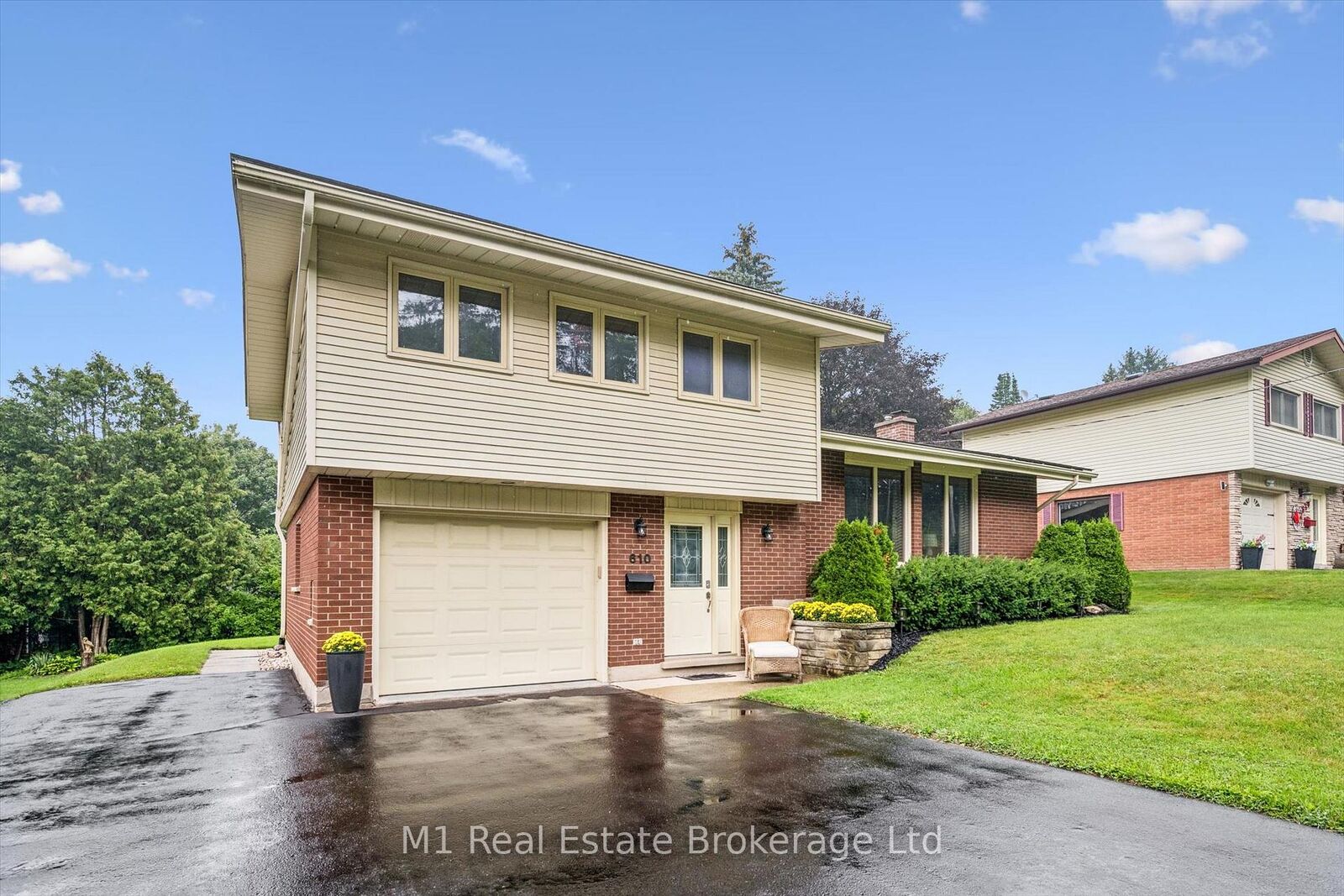 Property Photo:  610 St David Street S  ON N1M 2L9 