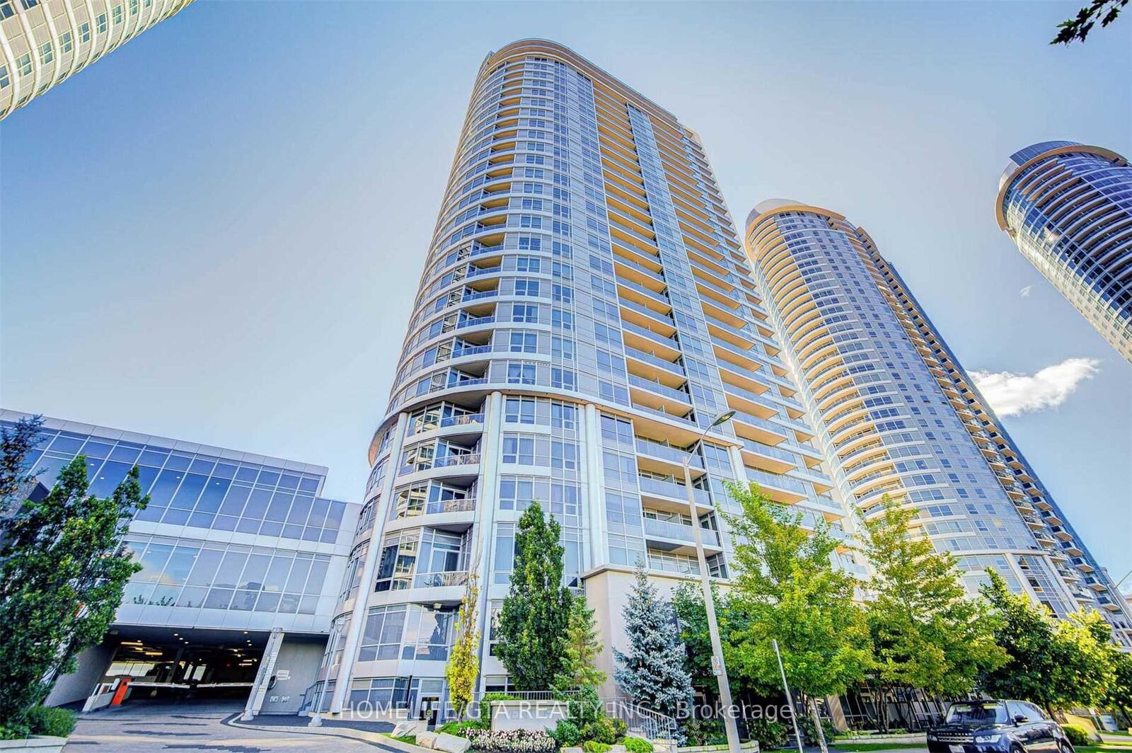 Property Photo:  151 Village Green Square 905  ON M1S 0K5 