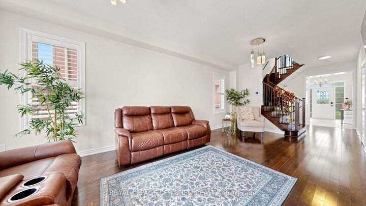 Property Photo: 5576 Meadowcrest Avenue ON L5M 0V1