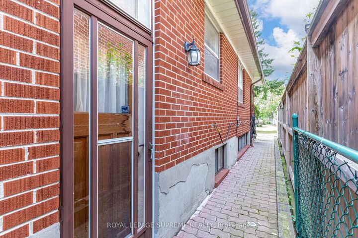 Property Photo:  5 Paramount Court Bsmt  ON M6M 2L3 