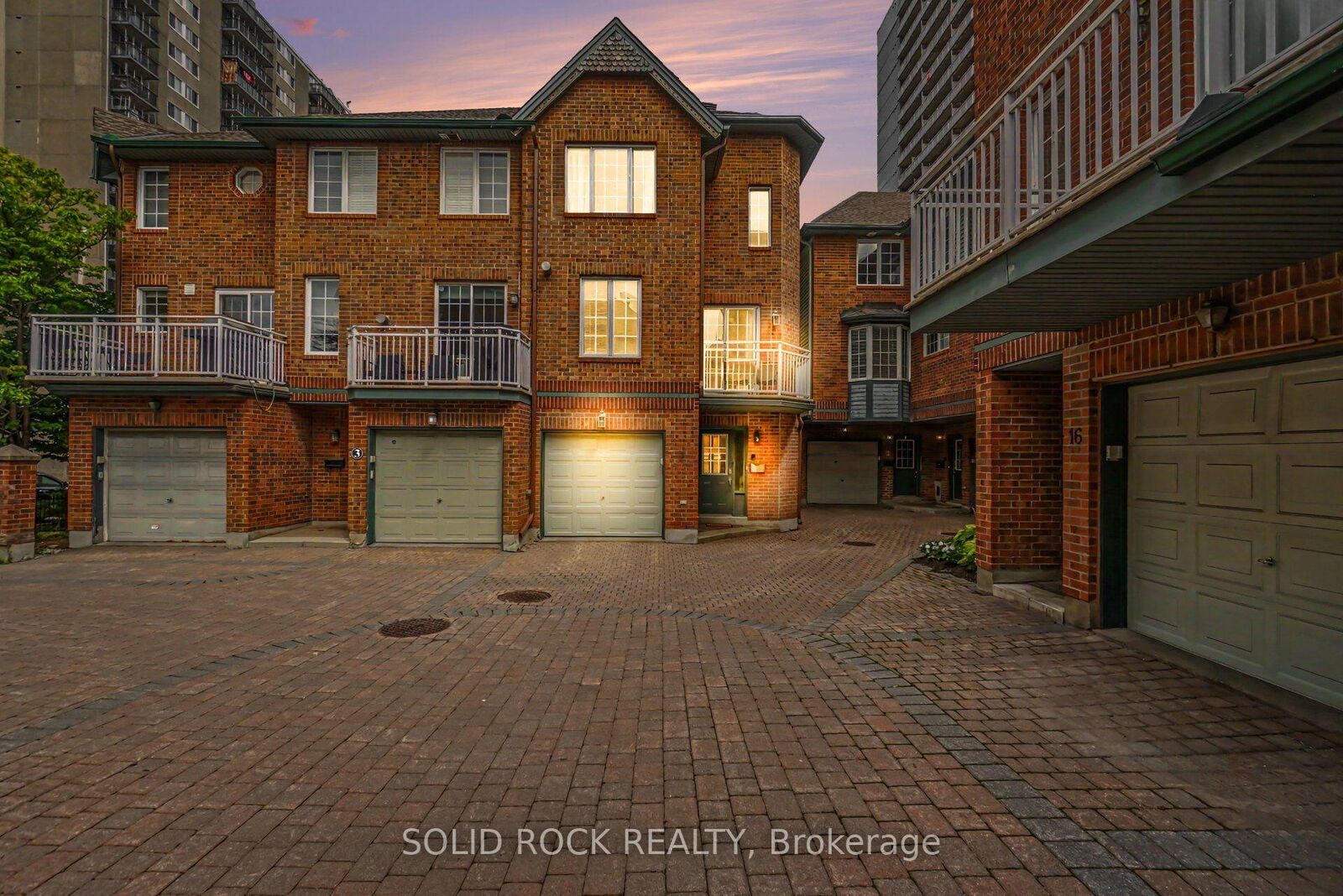 Property Photo:  5 Beckington Private  ON K2P 2N5 
