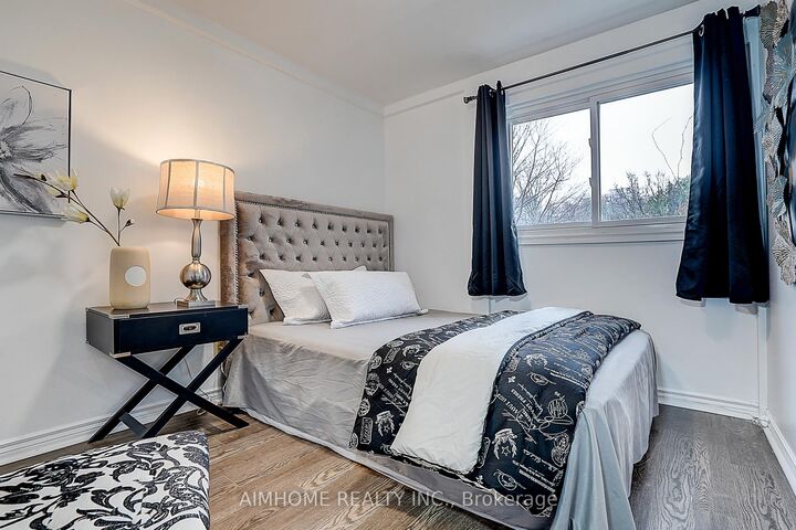 Property Photo:  212 Milan Street Unit 2  ON M5A 3Z6 
