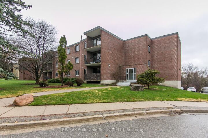 Property Photo:  4 Avalon Place 308  ON N2M 4N9 