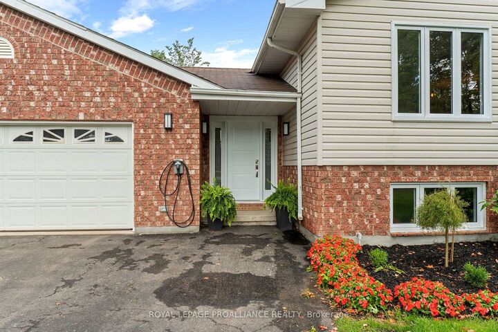 Property Photo:  18 East Townline Road  ON K0E 1R0 