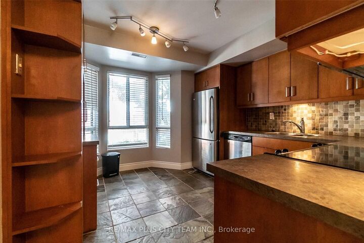 Property Photo:  801 King Street W Th 8C  ON M5V 3C9 