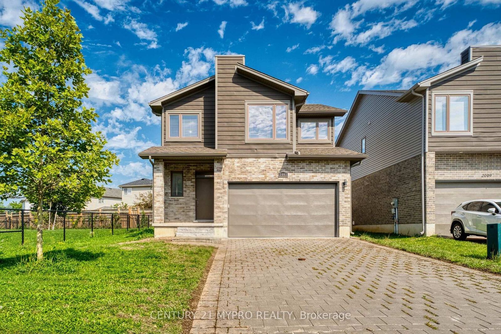 Property Photo:  2003 Clayridge Way  ON N6G 5K5 