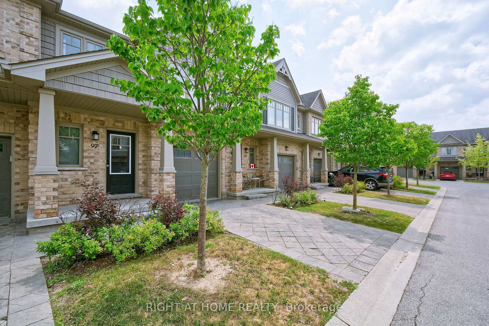 Property Photo:  1924 Cedarhollow Boulevard 97  ON N5X 0K3 