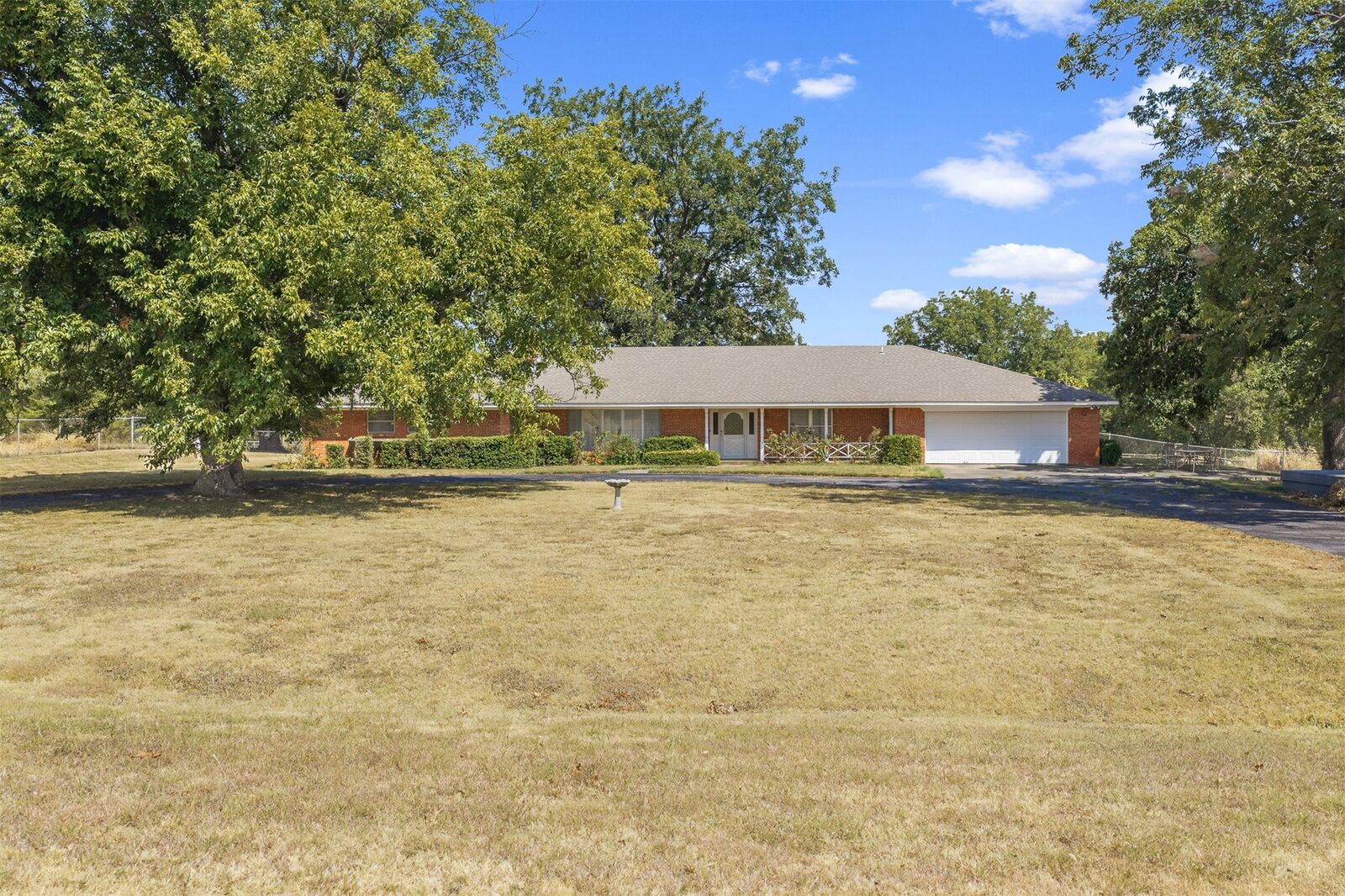 Property Photo:  2011 W 1st Street  OK 73086 