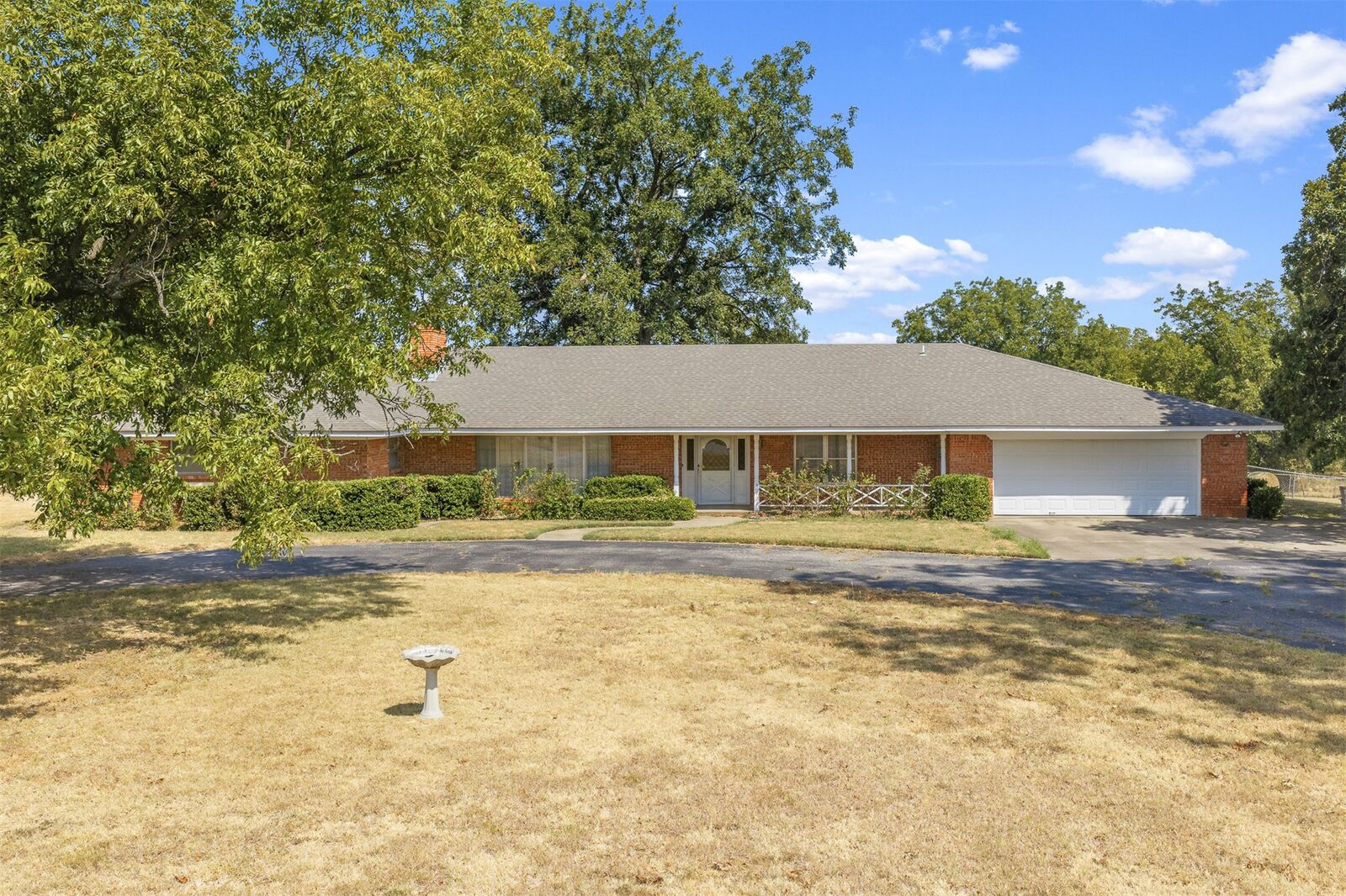 Property Photo:  2011 W 1st Street  OK 73086 