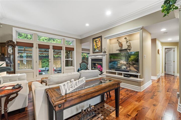 Property Photo:  564 Hazelwood Pl  BC V9K 1A1 