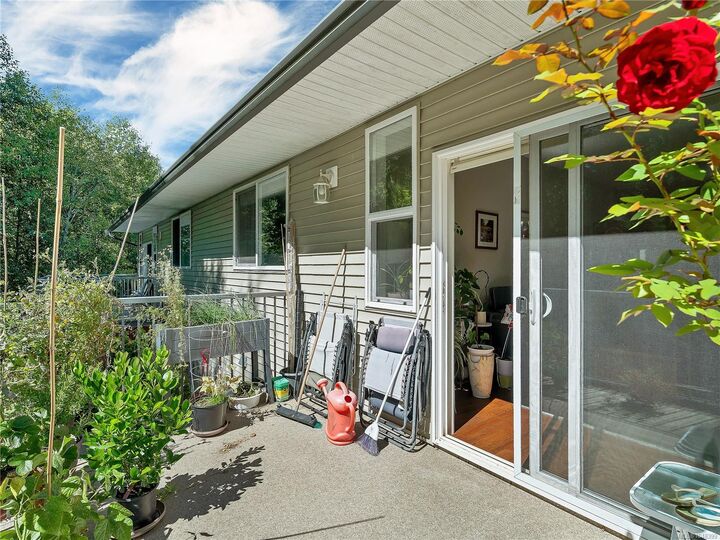 Property Photo:  1424 Alder St S #5  BC V9W 0B4 