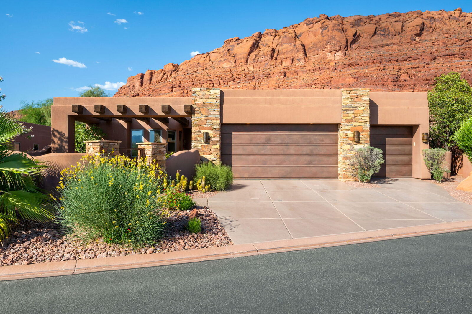 Property Photo: 2336 W Entrada Trail 36 UT 84770