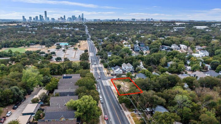 Property Photo: 4104 E 12th Street TX 78721
