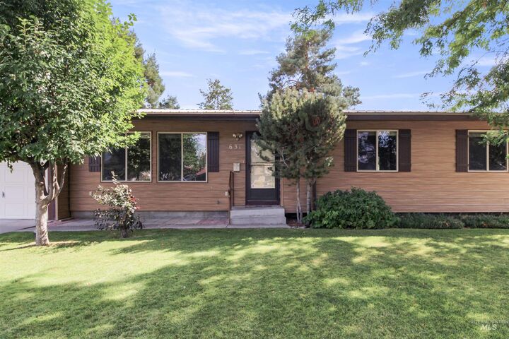 Property Photo:  631 E 18th St  ID 83318 