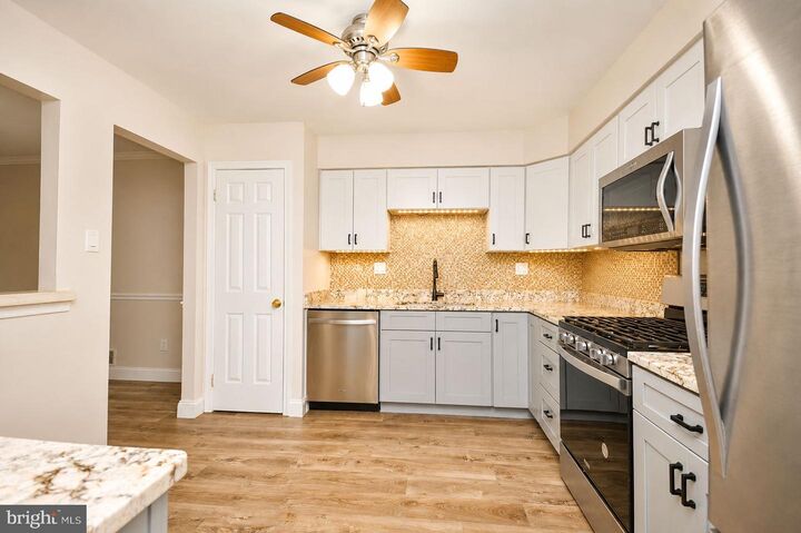 Property Photo:  72 Hillcroft Way  PA 18940 