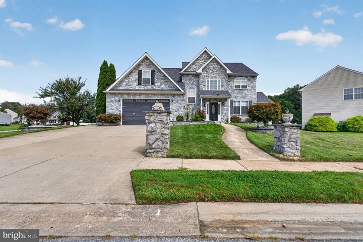 Property Photo: 1 Foxfield Court DE 19701