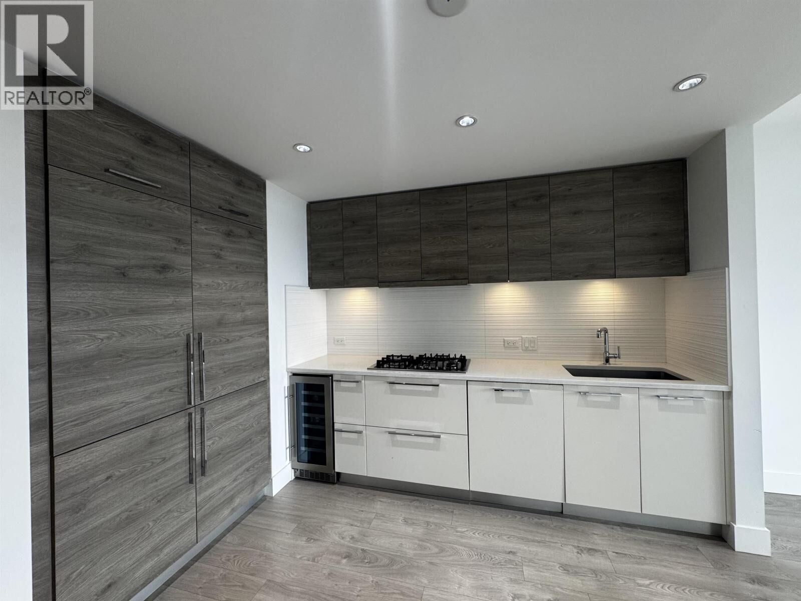 Property Photo:  7388 Kingsway 709  BC V3N 0G9 