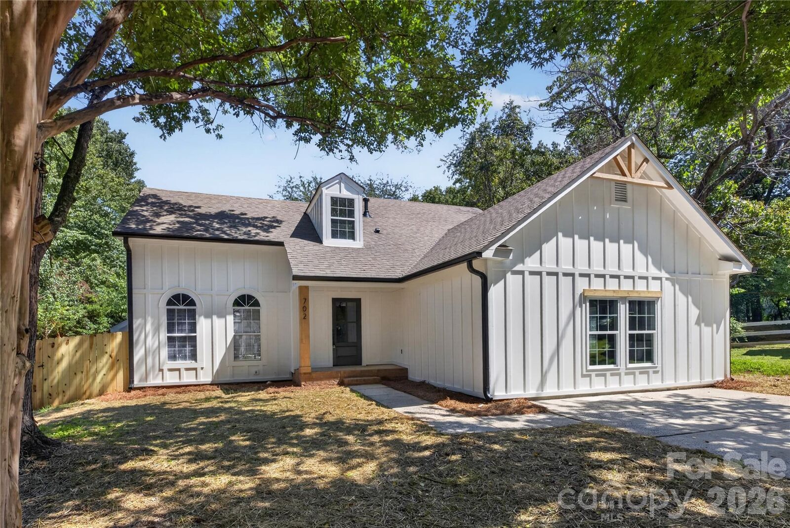 Property Photo:  702 Foxborough Road  NC 28213 