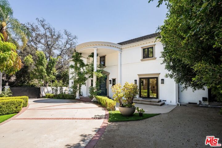 Property Photo:  701 Trenton Dr  CA 90210 