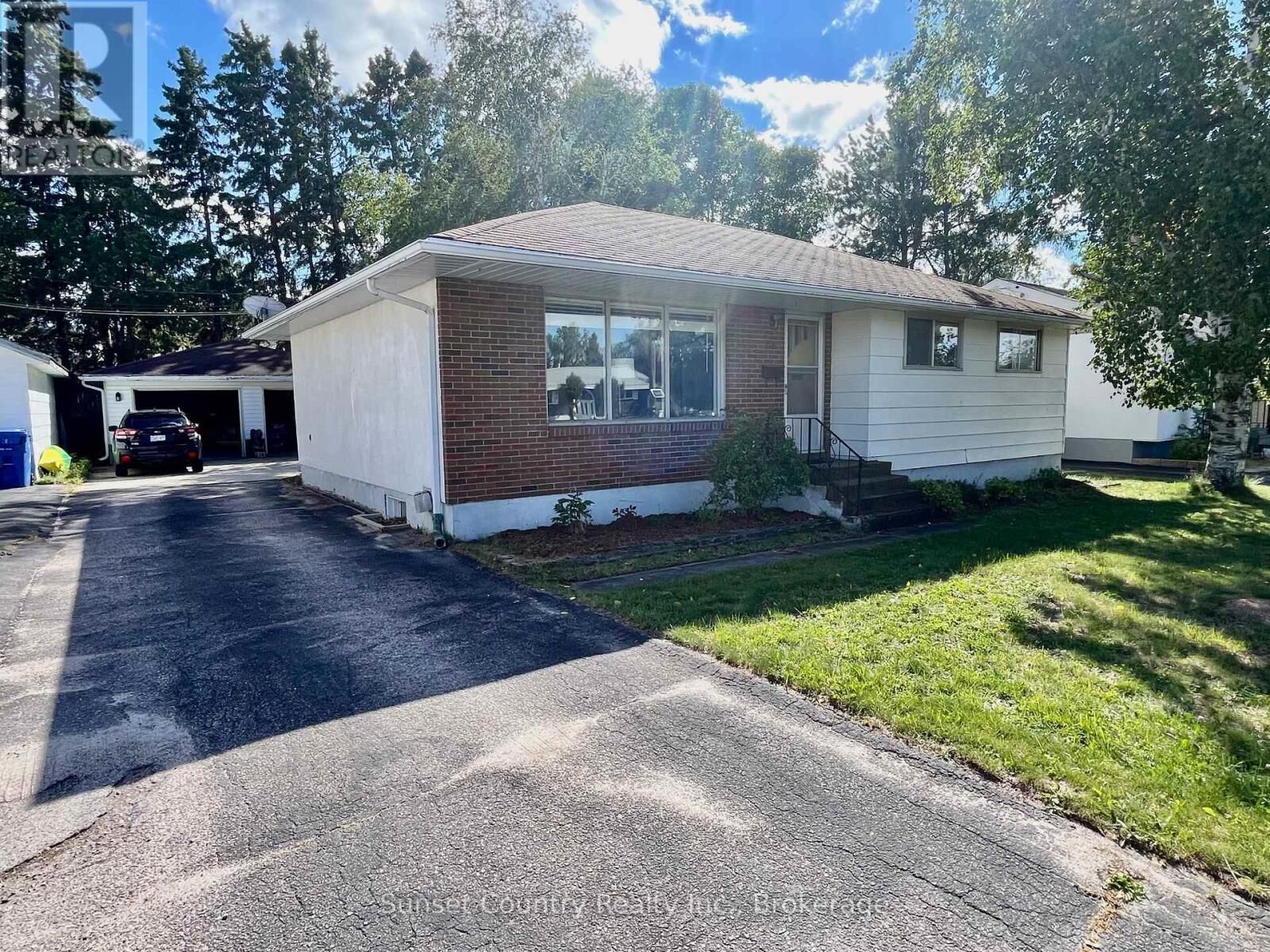 Property Photo:  178 Parkdale Road  ON P8N 1S5 