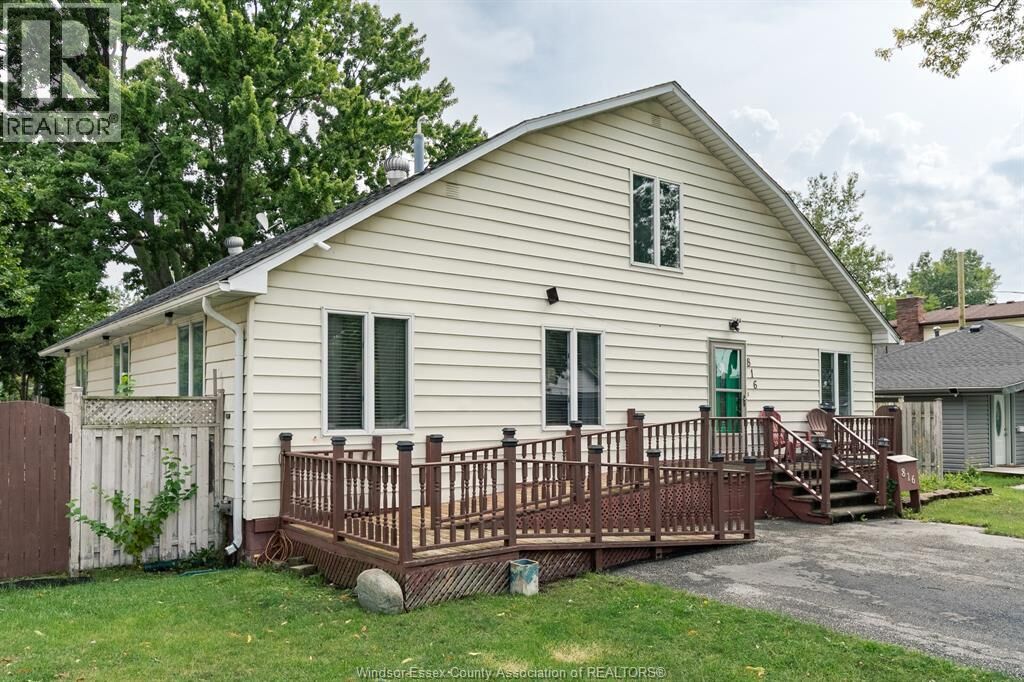 Property Photo:  816 Elinor Street  ON N8P 1E4 