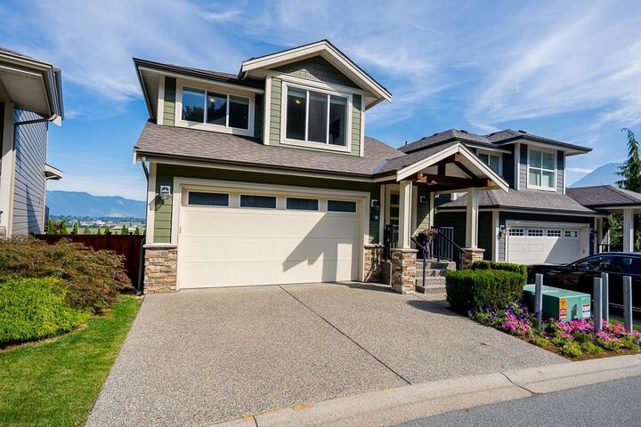 Property Photo:  50634 Ledgestone Place 2  BC V2P 0E7 