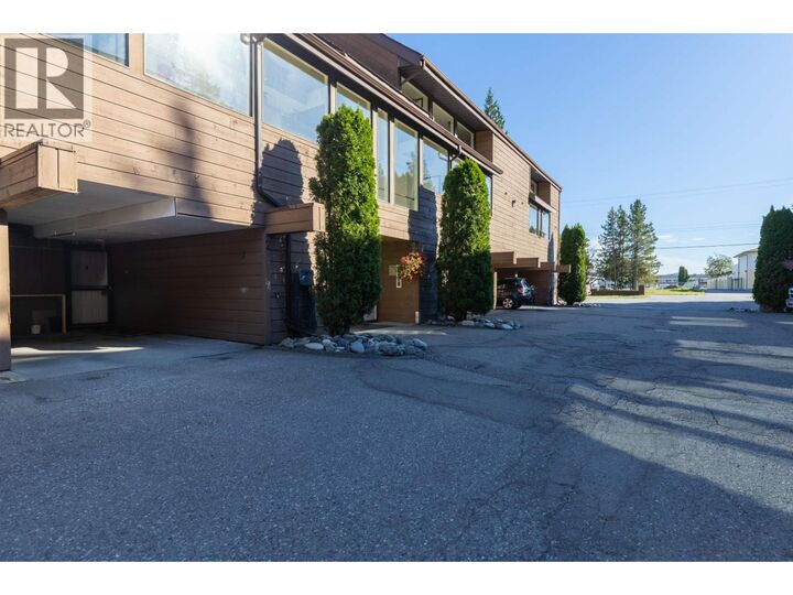 Property Photo:  4832 Lazelle Avenue 2  BC V8G 1T4 