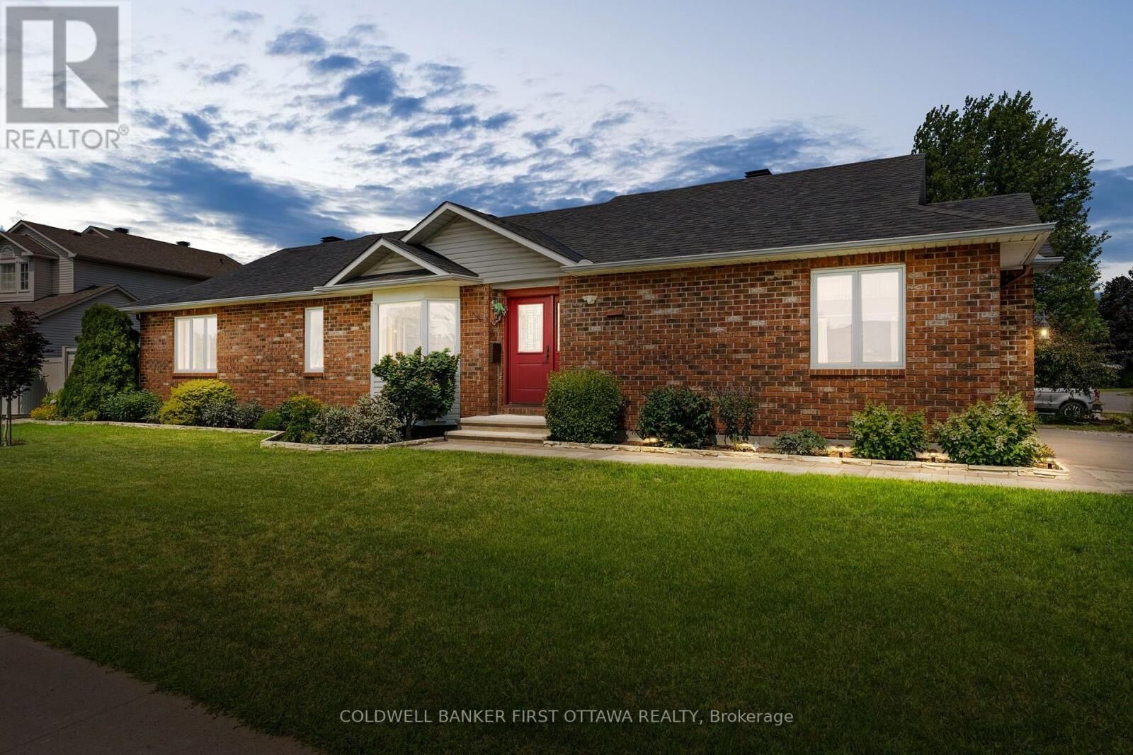 Property Photo:  1170 Ambercrest Street  ON K1J 1B2 
