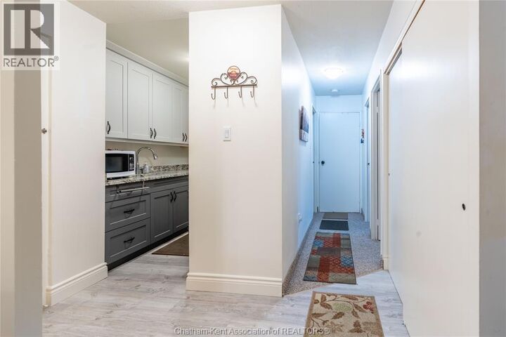 Property Photo:  140 Park Avenue East 211  ON N7M 3V6 